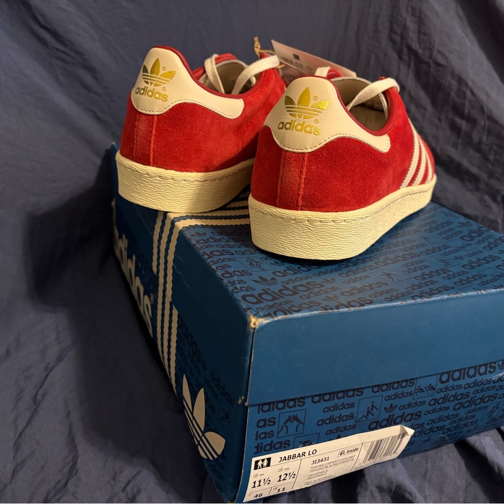 Brand New Adidas Classic Red and White Jabbar Box has a few scratches - Picture 4 of 6
